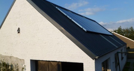 zonnepanelen op hellend dak, sandwichpanelen Despriet te Kuurne