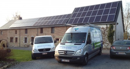 zonnepaneleninstallatie op leien