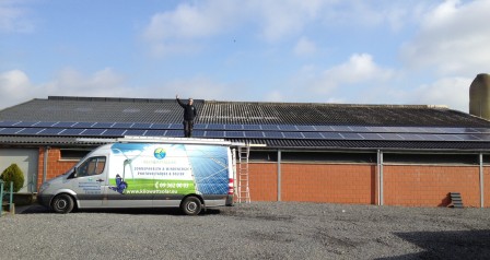 zonnepanelen op hellend dak, golfplaten