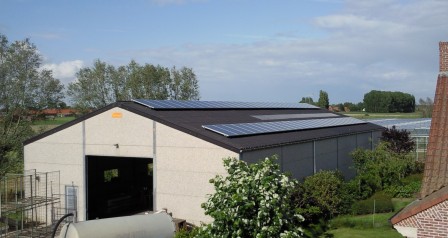 zonnepanelen installatie op golfplaaten